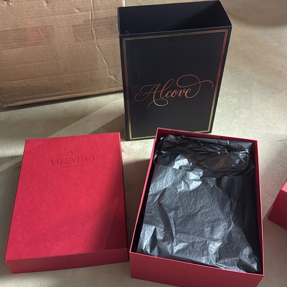COPY - AUTHENTIC VALENTINO LIMITED EDITION ALCOVE SHOEBOX WITH TISSUE AND CARE …